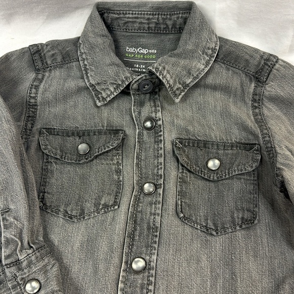 GAP - long sleeve grey/black denim style button down shirt. Size 18-24 months - Picture 3 of 3